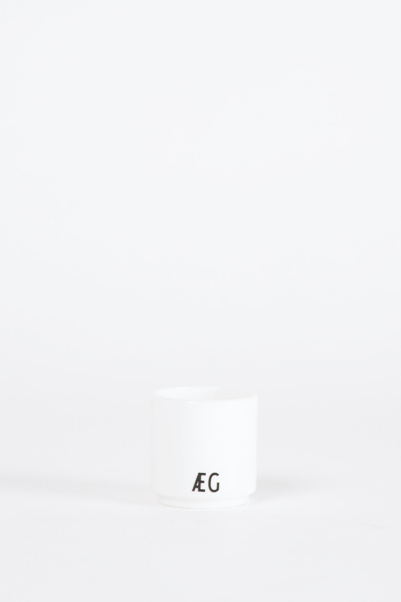 Malý kalíšek Æ Arne Jacobsen Design Letters