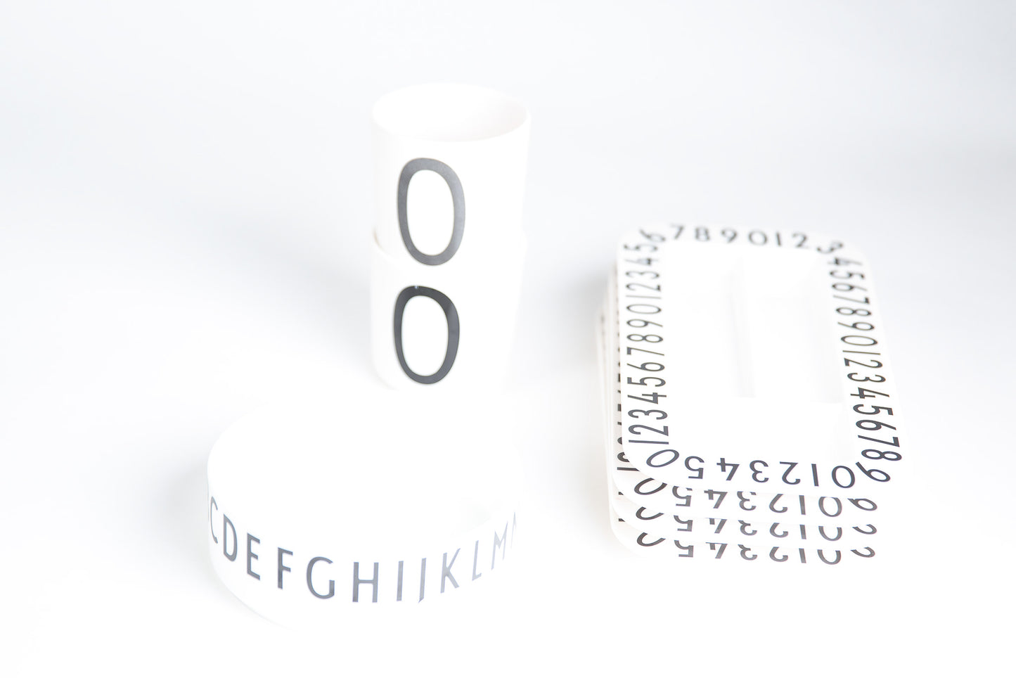Melaminový talíř Arne Jacobsen Design Letters