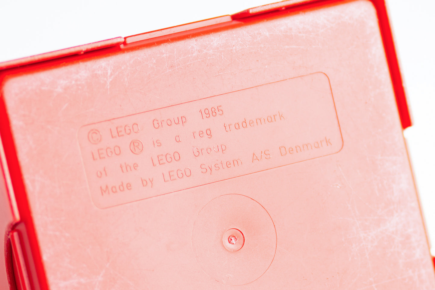 Červený box LEGO Denmark