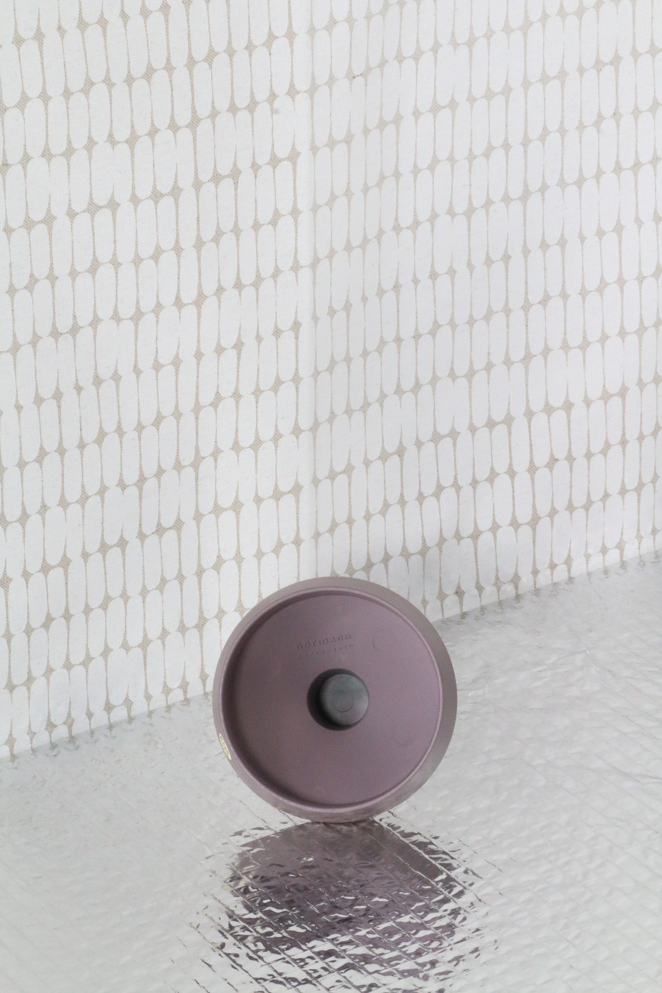 Kovový svícen Normann Copenhagen Flag