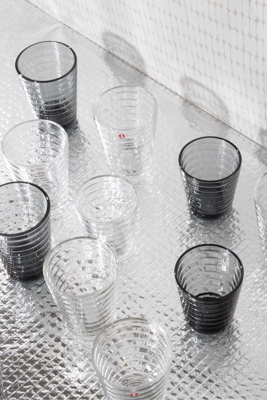 Šedá sklenice Aino Aalto Iittala