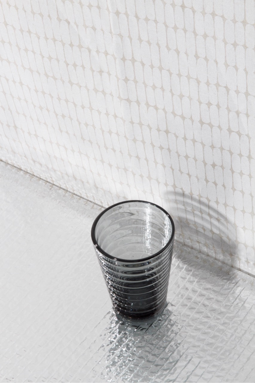 Šedá sklenice Aino Aalto Iittala