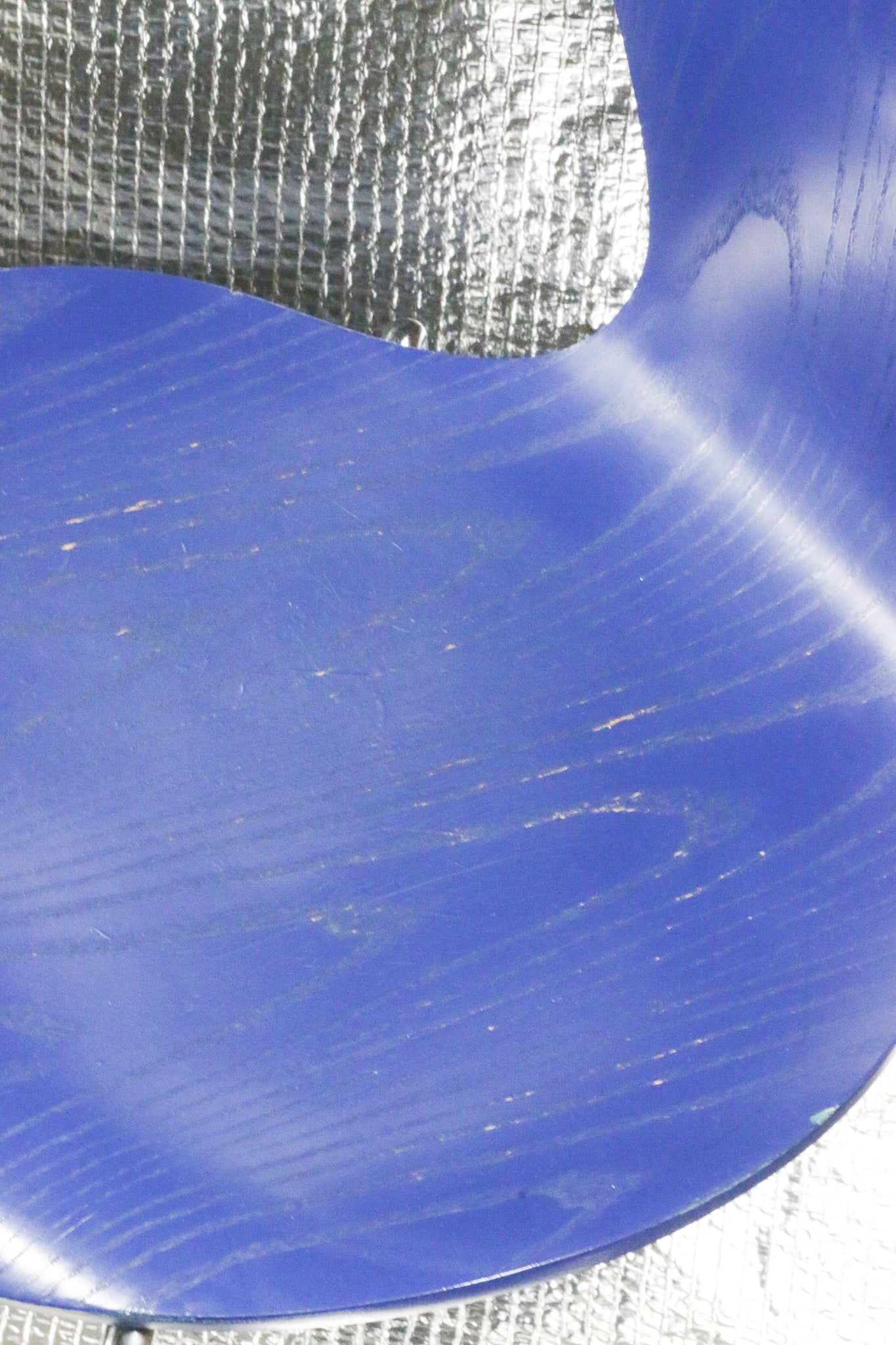 Modrá židle Arne Jacobsen series 7 by Fritz Hansen