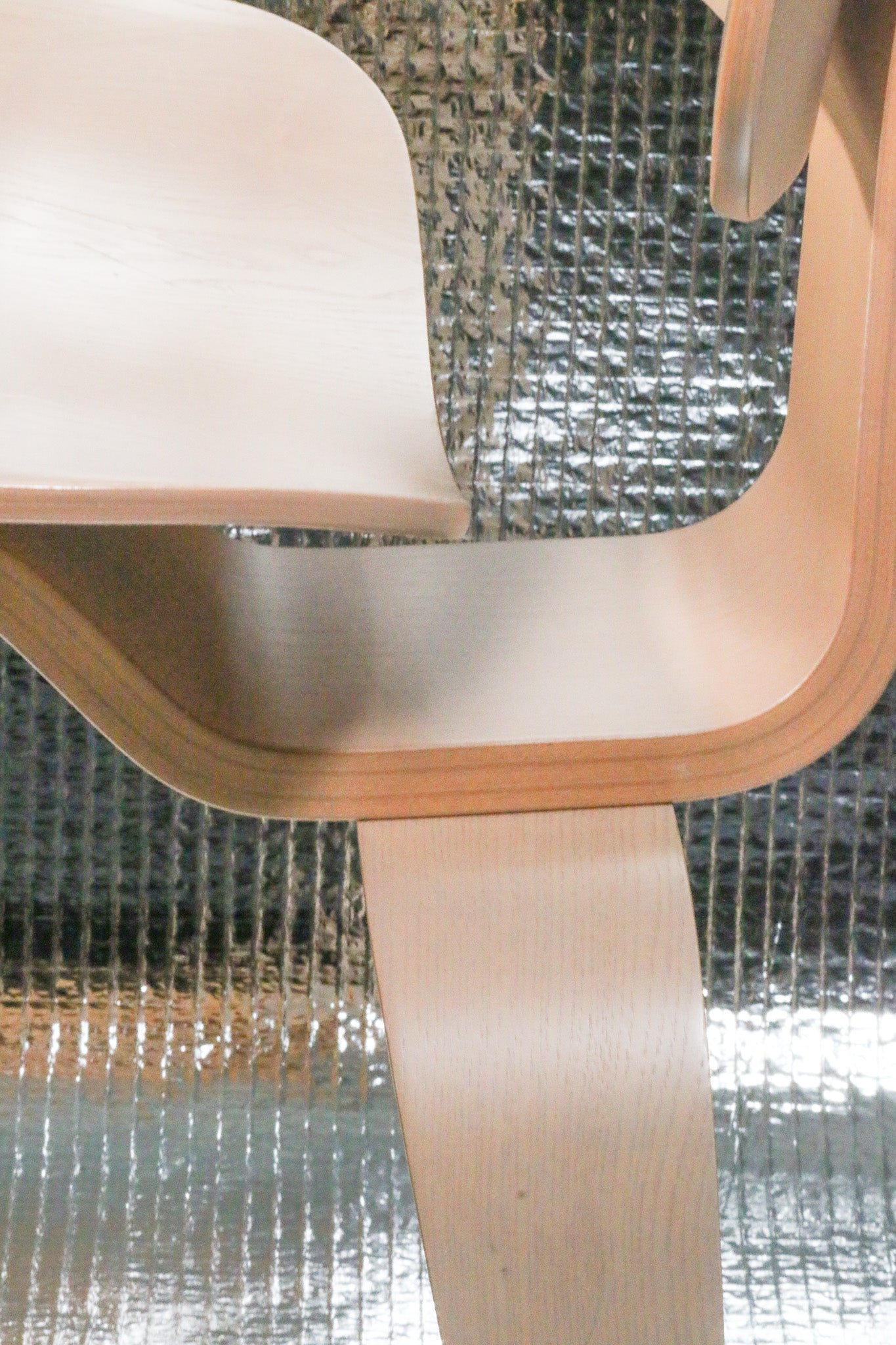 Dřevěná židle Vitra DCW by Charles & Ray Eames