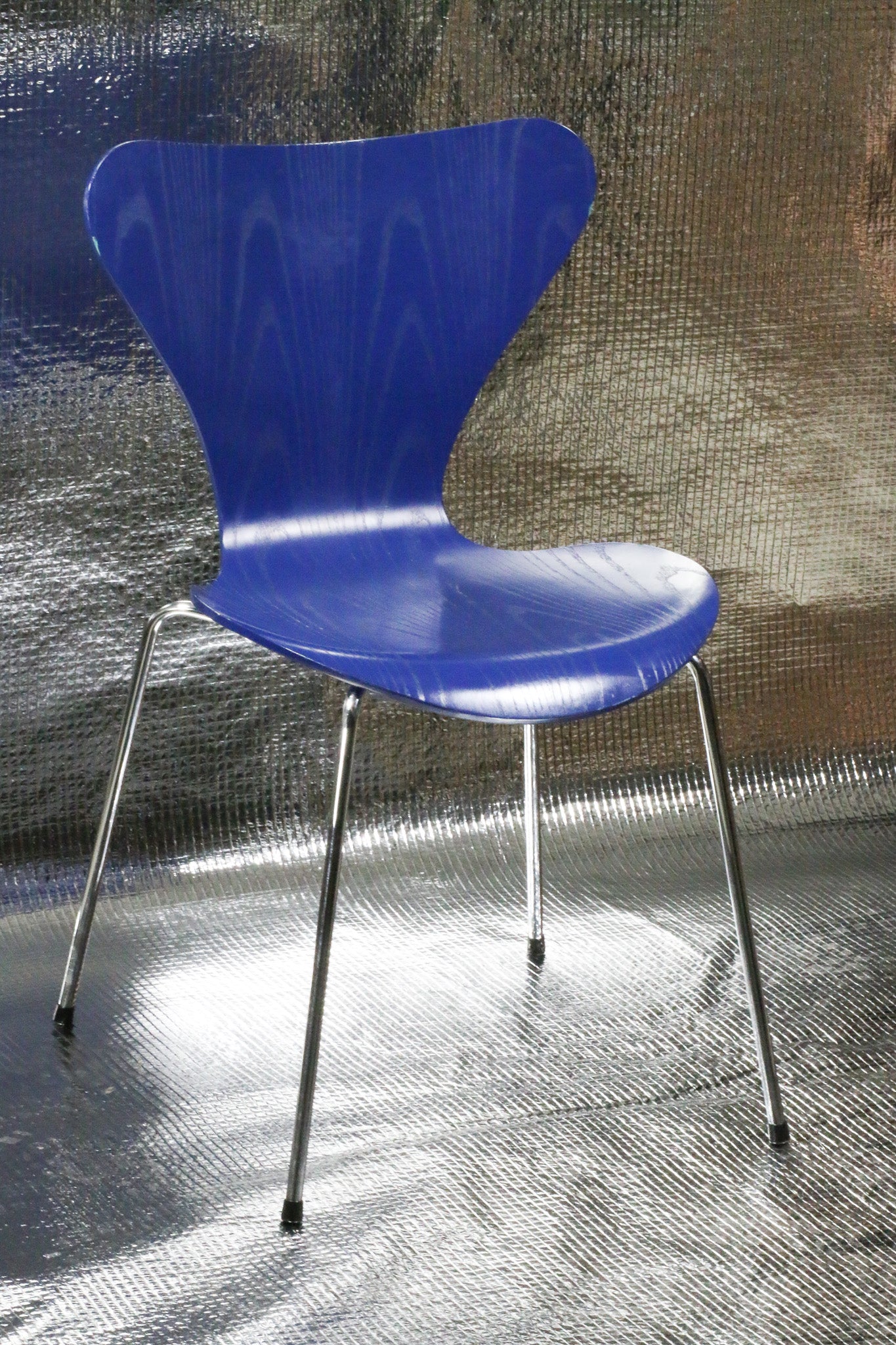 Modrá židle Arne Jacobsen series 7 by Fritz Hansen