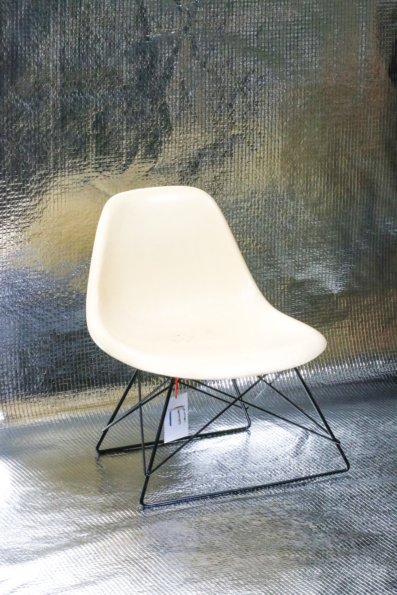 Béžová vintage židle Eames Herman Miller LKR