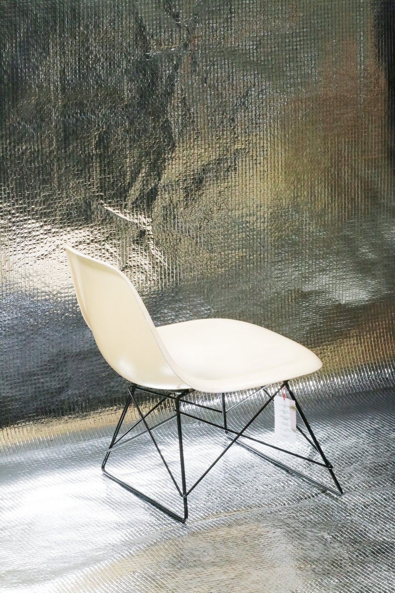 Béžová vintage židle Eames Herman Miller LKR
