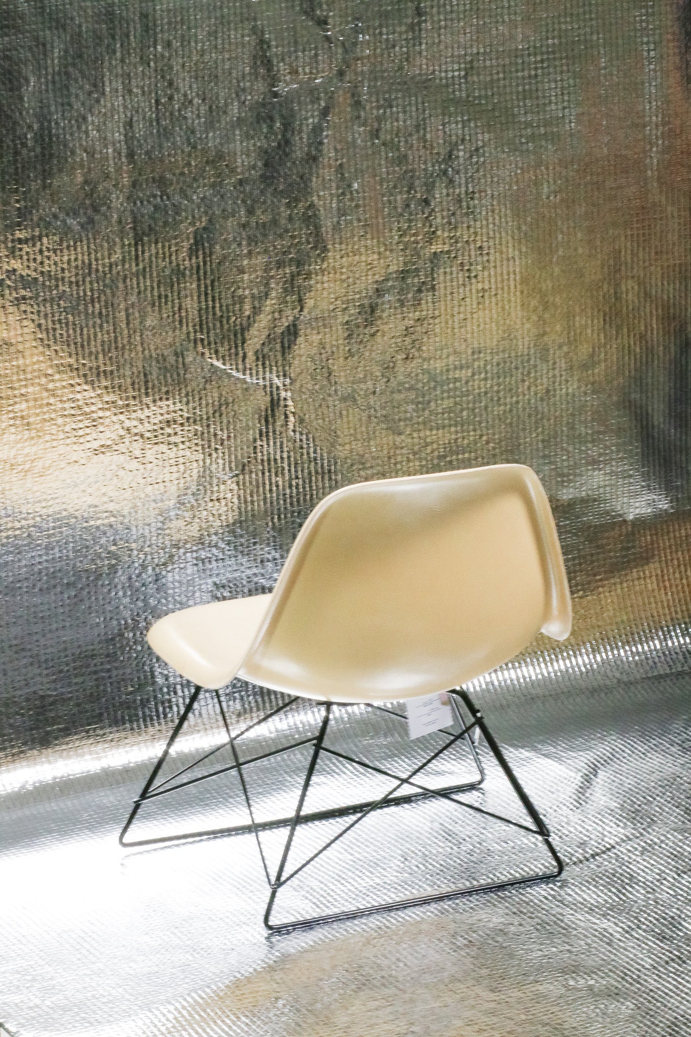 Béžová vintage židle Eames Herman Miller LKR