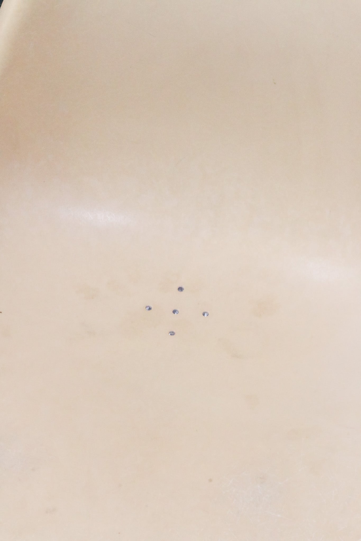 Béžová vintage židle Eames Herman Miller LKR