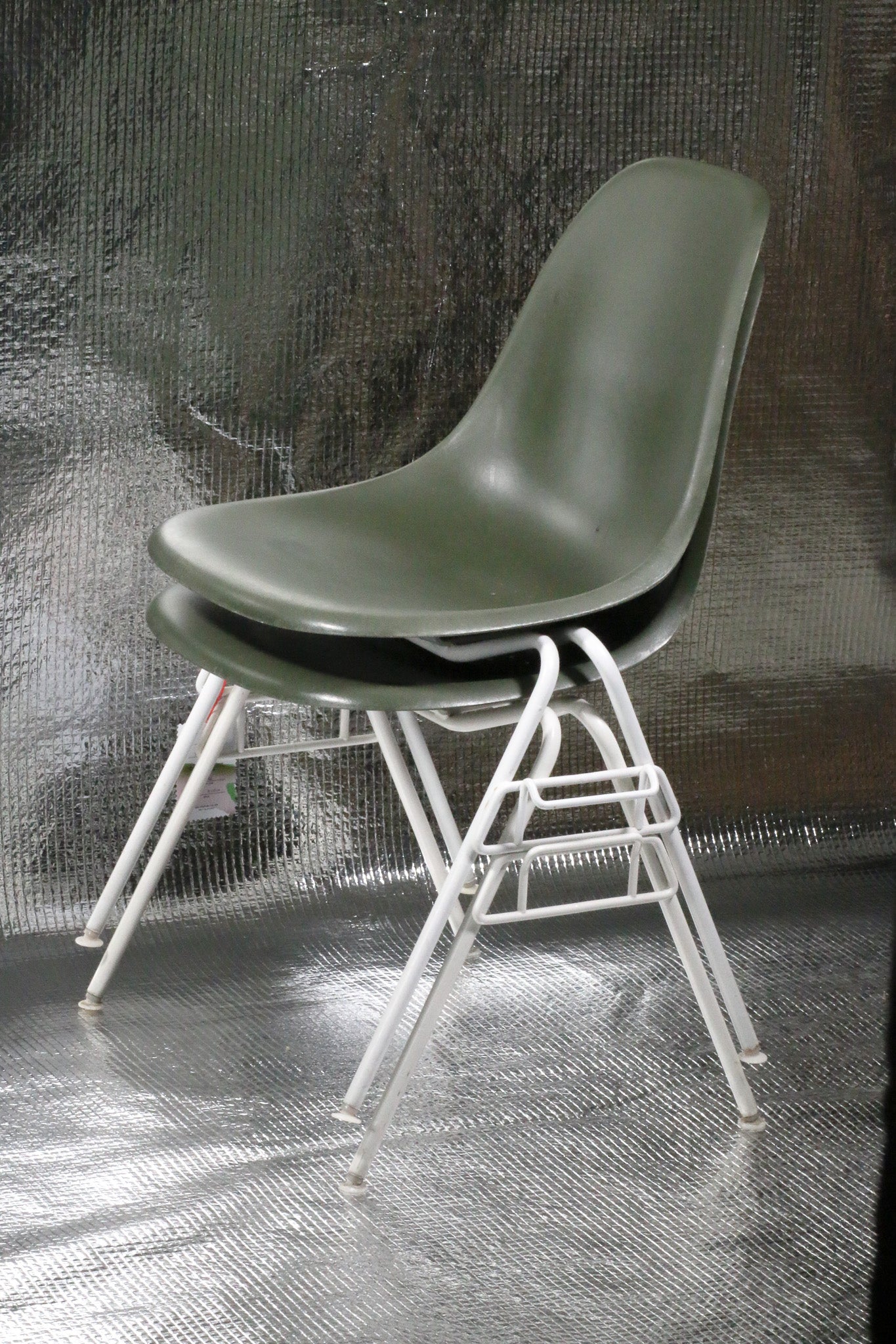 Zelená židle DSS Fiberglass Herman Miller by Charles & Ray Eames