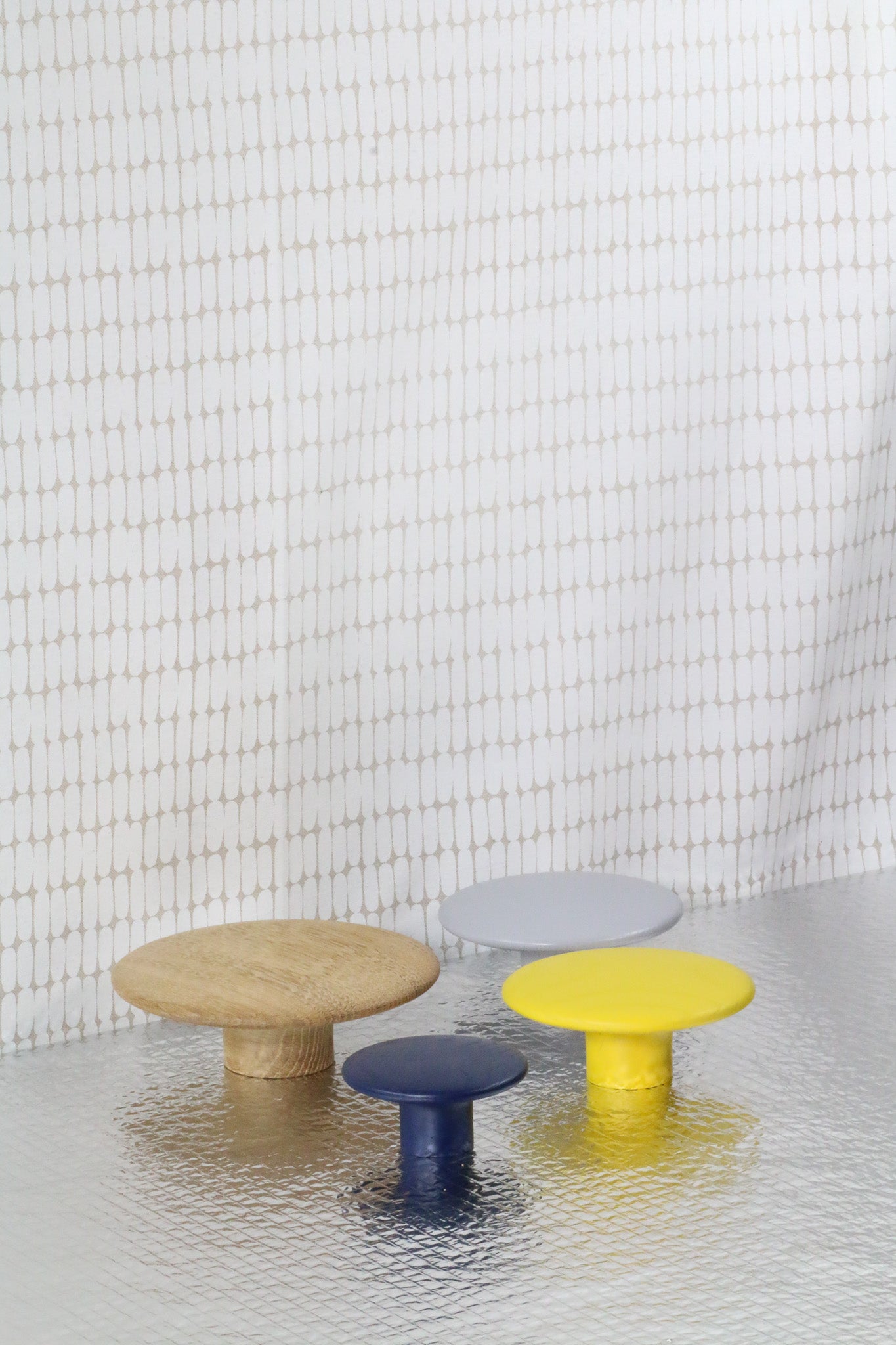 Dřevený kulatý věšák Muuto Dot