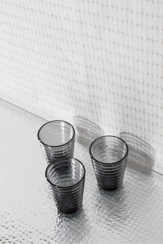 Šedá sklenice Aino Aalto Iittala