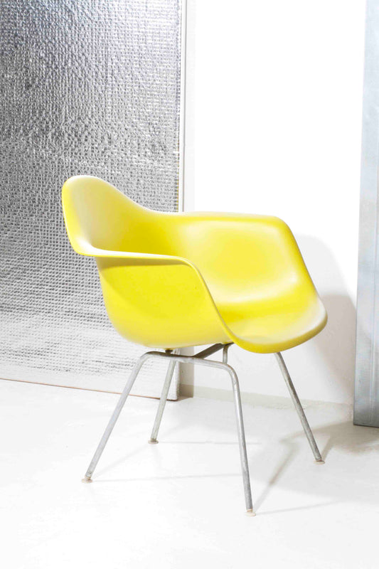 Vitra Eames Plastic Airmchair DAR
