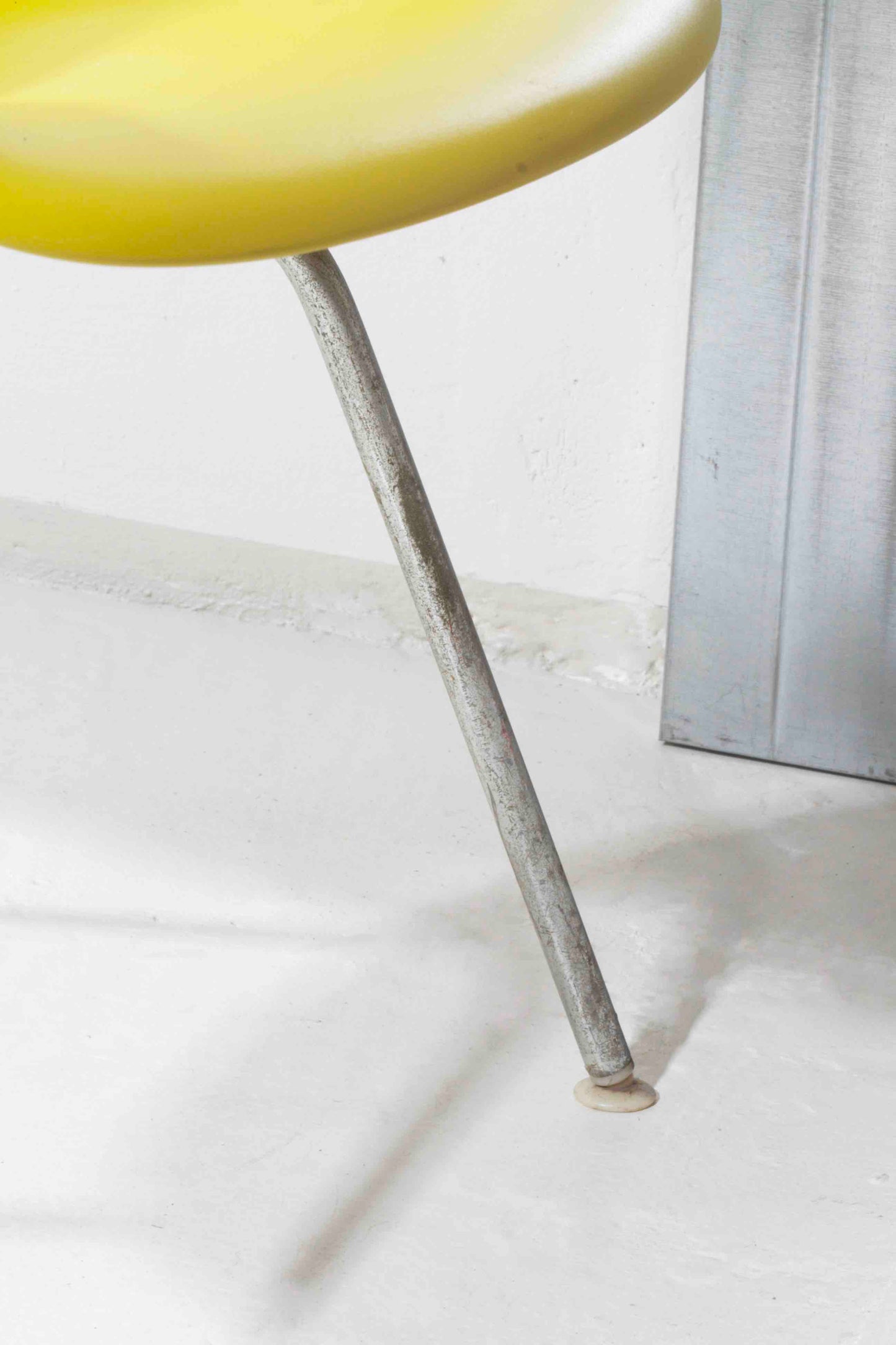 Vitra Eames Plastic Airmchair DAR