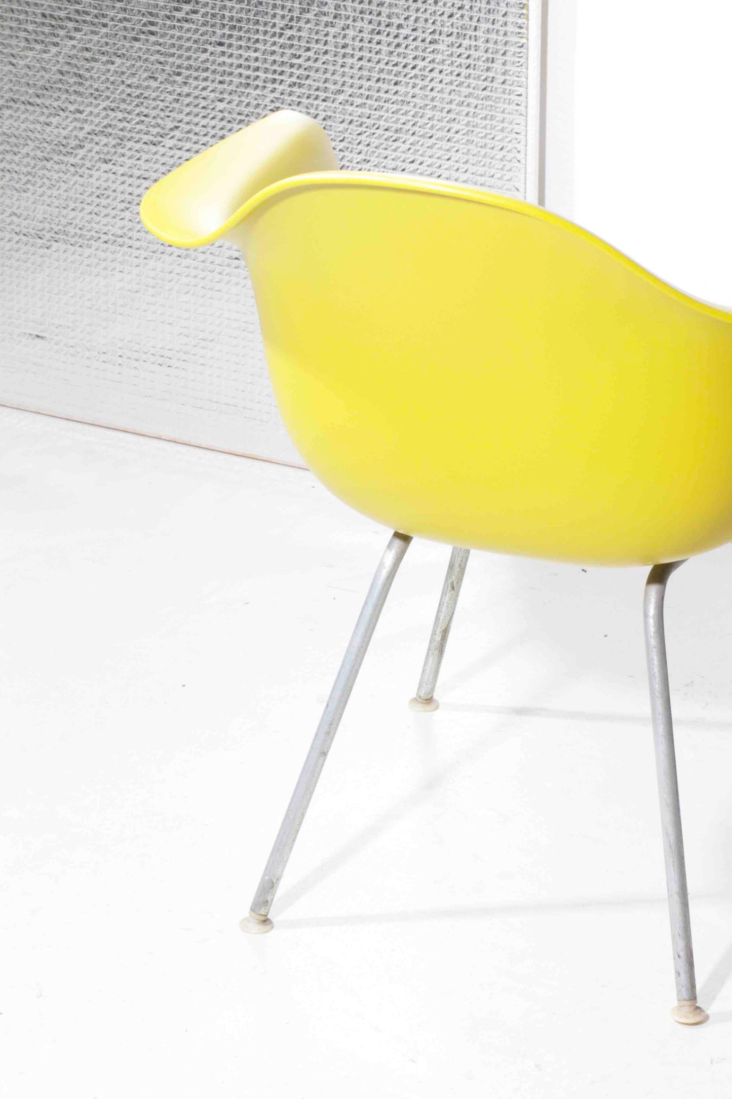 Vitra Eames Plastic Airmchair DAR