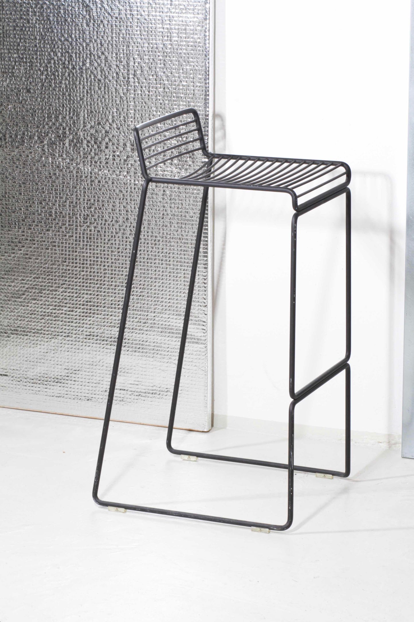 Kovová barová stolička HAY Hee Stool