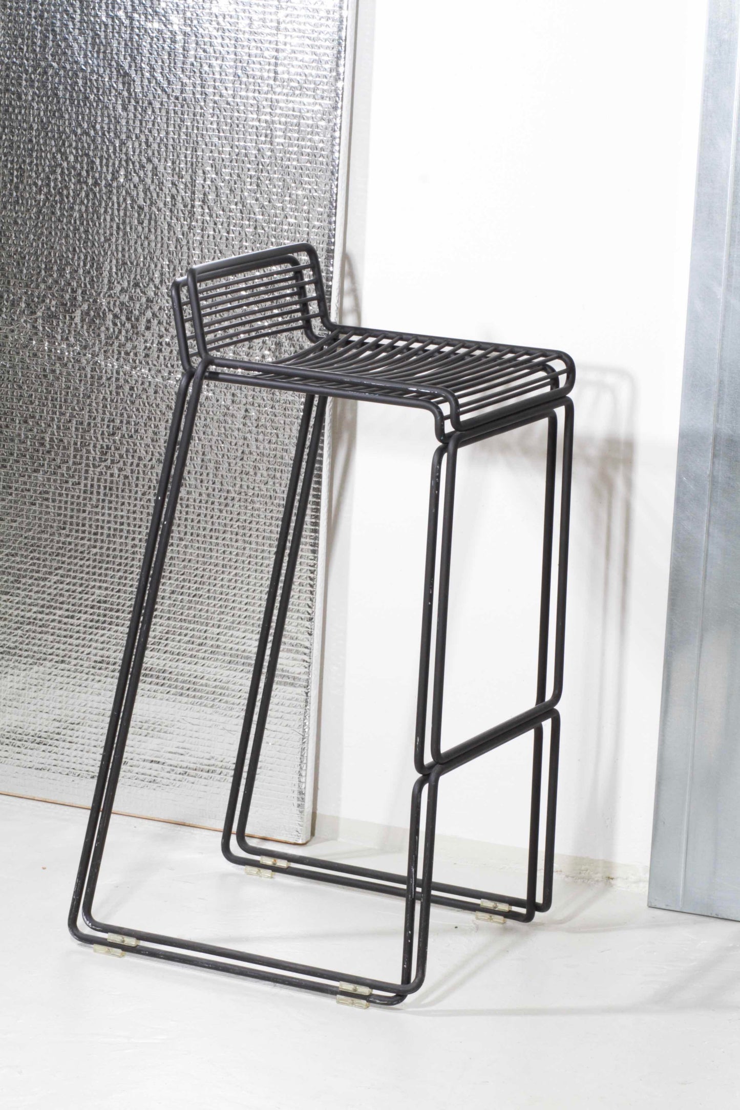 Kovová barová stolička HAY Hee Stool
