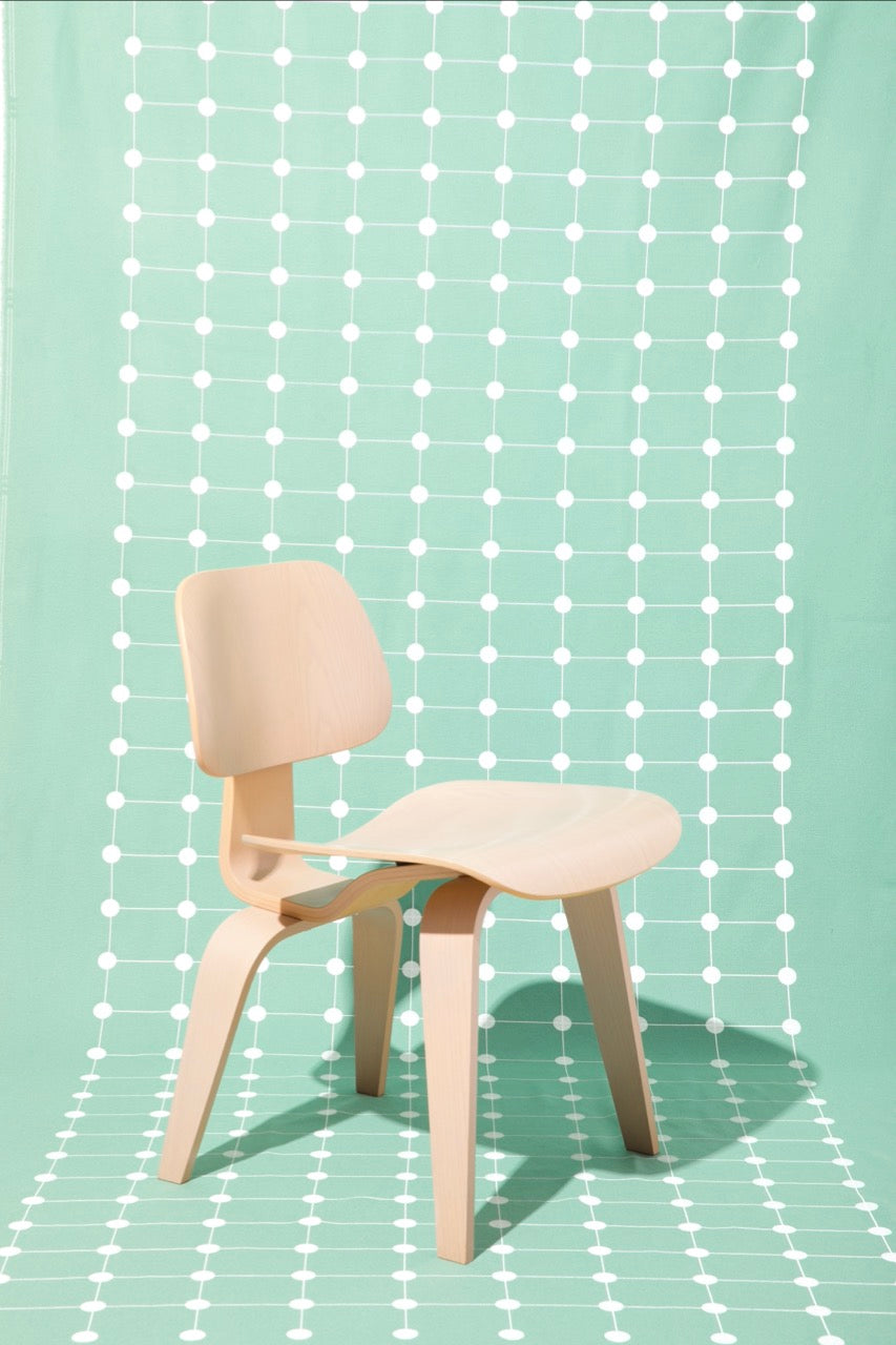 Dřevěná židle Vitra DCW by Charles & Ray Eames
